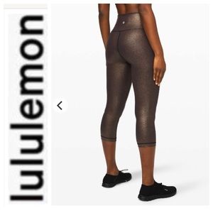 LULULEMON WUNDER UNDER HIGH RISE CROP LUMNOSITY FOIL PRINT LEGGINGS SIZE…